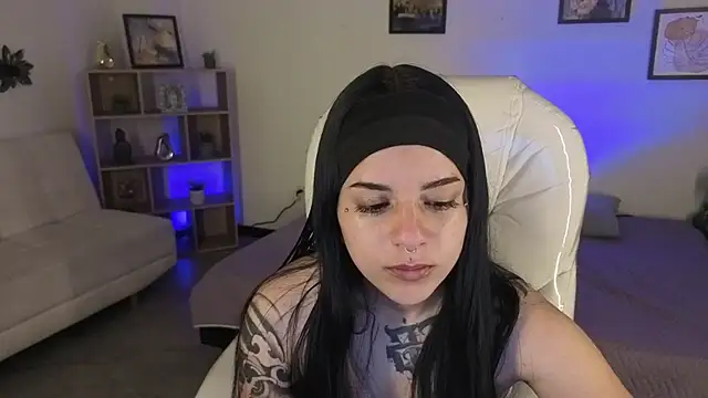 Snapshot of Nicole_Foxx_ chatting on 10.13.25 Nicole Foxx online show from 10.13.25