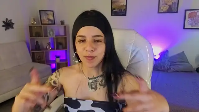 Snapshot of Nicole_Foxx_ chatting on 10.16.25 Nicole Foxx online show from 10.16.25