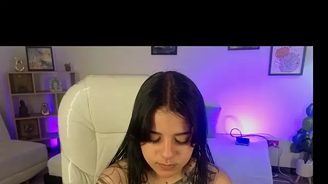 Snapshot of Nicole_Foxx_ chatting on 10.18.25 Nicole Foxx online show from 10.18.25