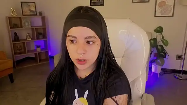 Nicole Foxx  online show from 11.13.25