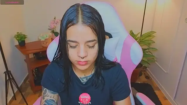Snapshot of Nicole_Foxx_ chatting on 06.18.26 Nicole Foxx online show from 06.18.26