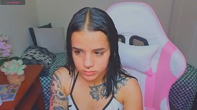 Snapshot of Nicole_Foxx_ chatting on 06.23.26 Nicole Foxx online show from 06.23.26