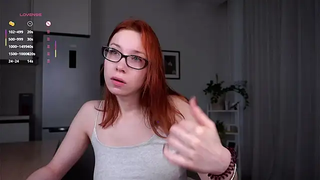 Snapshot of HildaFerrett chatting on 10.10.25 HildaFerrett online show from 10.10.25