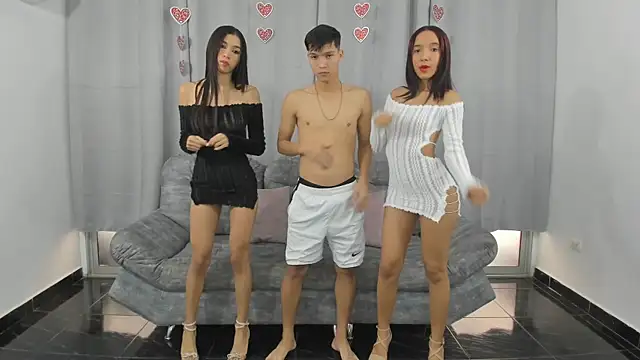 Snapshot of hotlittleones18 chatting on 02.23.25 hotlittleones18 online show from 02.23.25