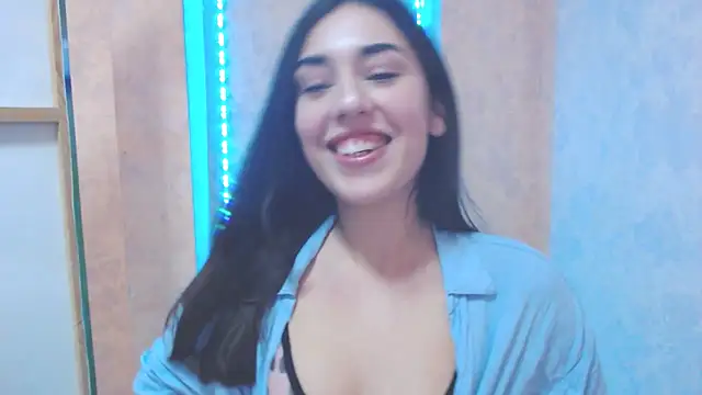 Snapshot of Lovelllyy chatting on 01.20.25 Lovelllyy online show from 01.20.25