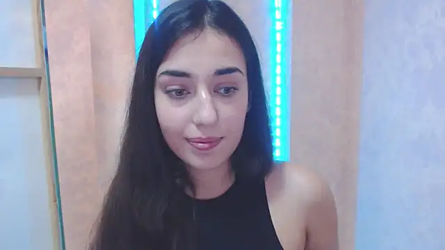 Snapshot of Lovelllyy chatting on 01.24.25 Lovelllyy online show from 01.24.25