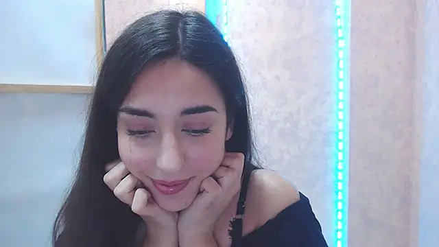 Snapshot of Lovelllyy chatting on 02.22.25 Lovelllyy online show from 02.22.25