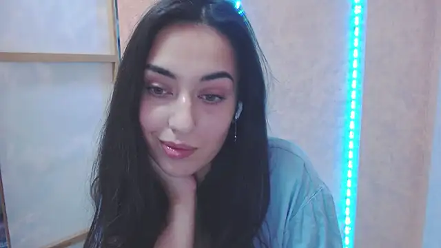 Snapshot of Lovelllyy chatting on 02.24.25 Lovelllyy online show from 02.24.25
