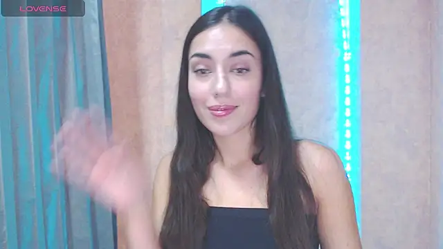 Snapshot of Lovelllyy chatting on 10.21.25 Lovelllyy online show from 10.21.25