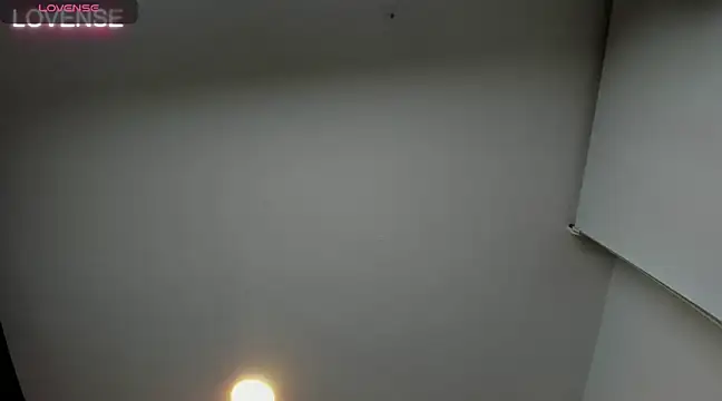 Snapshot of alicia_chris chatting on 02.12.25 alicia chris online show from 02.12.25