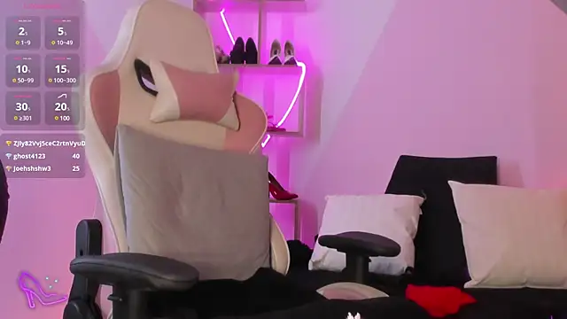 RayaCarr  online show from 01.24.25