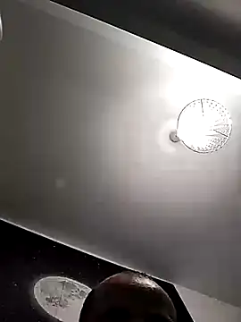 Snapshot of wyattstone chatting on 10.10.25 wyattstone online show from 10.10.25