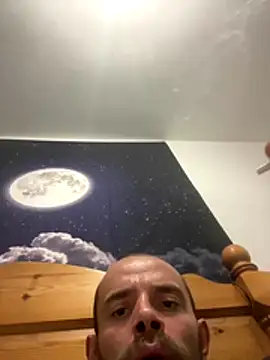 Snapshot of wyattstone chatting on 10.17.25 wyattstone online show from 10.17.25