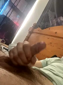 Snapshot of wyattstone chatting on 10.24.25 wyattstone online show from 10.24.25