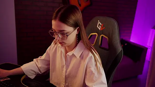 PamBeesly online show from 01.26.25