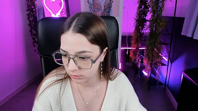 PamBeesly online show from 02.08.25