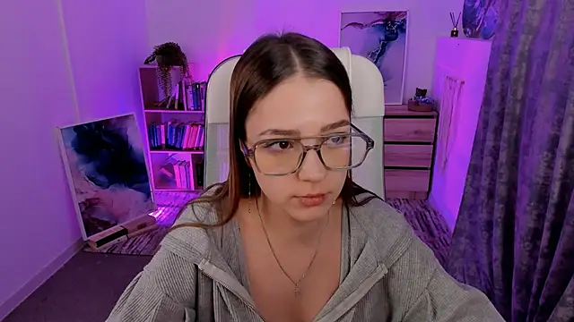 PamBeesly online show from 02.26.25