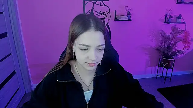 PamBeesly online show from 03.22.25