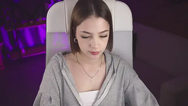 PamBeesly online show from 09.19.25