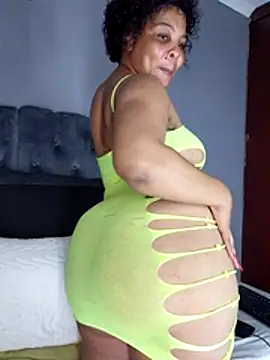 Snapshot of Fattypussyxx chatting on 04.25.26 Fattypussyxx online show from 04.25.26