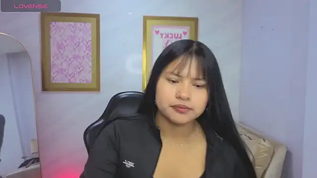 Snapshot of Paulette_v chatting on 04.24.26 Paulette v online show from 04.24.26