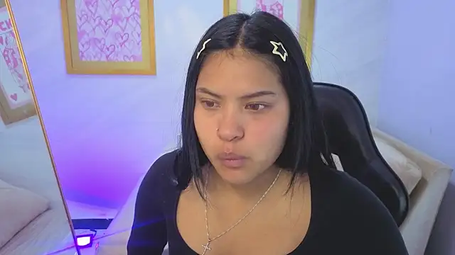 Snapshot of Paulette_v chatting on 05.19.26 Paulette v online show from 05.19.26