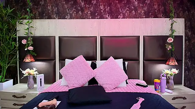 Bella Smiith  online show from 11.20.25