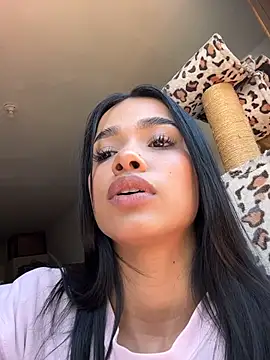 Bella Smiith  online show from 11.25.25