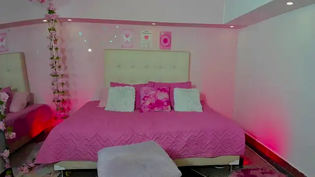 ScarlettDreamss7 online show from 10.18.25