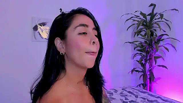 Snapshot of sophierooy22 chatting on 03.11.25 sophierooy22 online show from 03.11.25