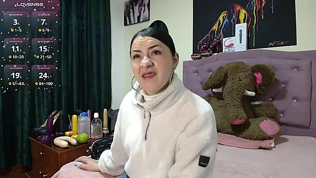 Emmie Hot online show from 10.25.25