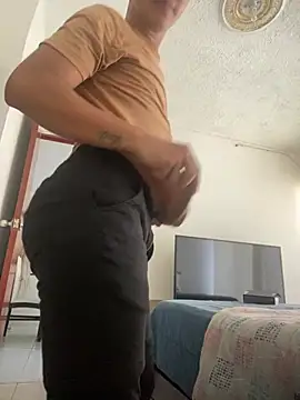 Snapshot of Diegosavage3 chatting on 02.05.25 Diegosavage3 online show from 02.05.25