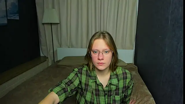 Snapshot of TessaSwans chatting on 01.30.25 TessaSwans online show from 01.30.25