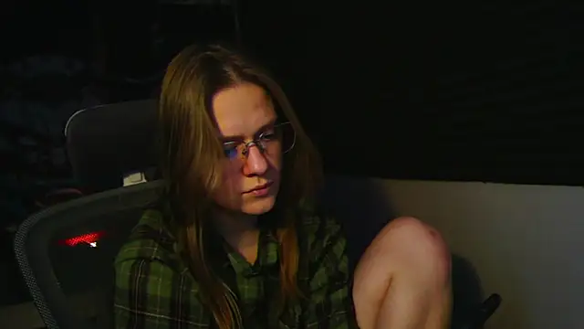 Snapshot of TessaSwans chatting on 01.31.25 TessaSwans online show from 01.31.25