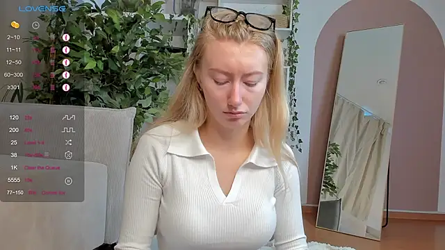 Snapshot of Rachel_Rut chatting on 09.18.25 Rachel Rut online show from 09.18.25