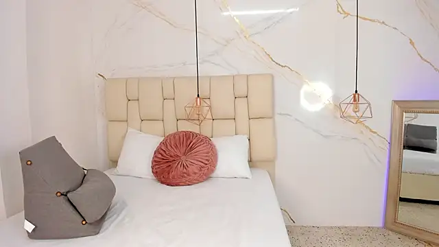 Snapshot of fierygroup chatting on 02.04.25 fierygroup online show from 02.04.25