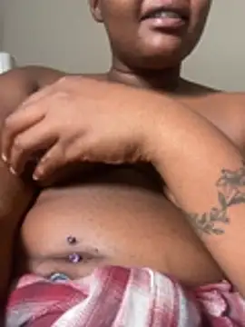 Snapshot of MidnightMuse666 chatting on 02.01.26 MidnightMuse666 online show from 02.01.26