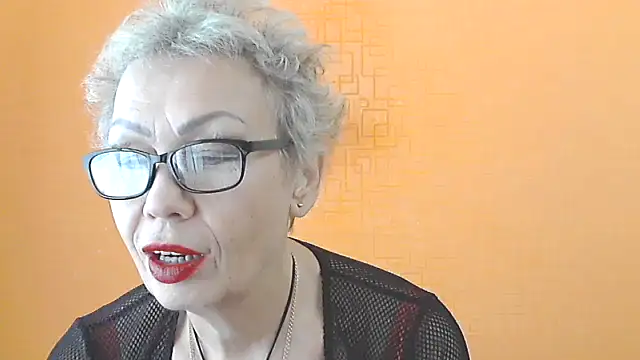 NessyJenixs online show from 11.05.25