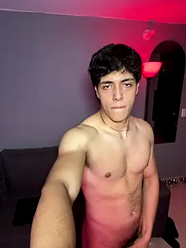 Snapshot of max_ryderr chatting on 10.29.25 max ryderr online show from 10.29.25