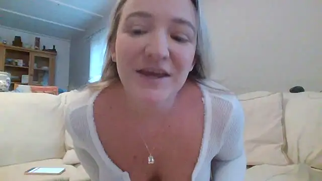 Snapshot of Delilahs_Playtime chatting on 10.23.25 Delilahs Playtime online show from 10.23.25