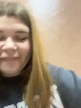 Snapshot of ella_zzz chatting on 02.13.25 ella zzz online show from 02.13.25