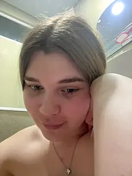 Snapshot of ella_zzz chatting on 03.20.25 ella zzz online show from 03.20.25