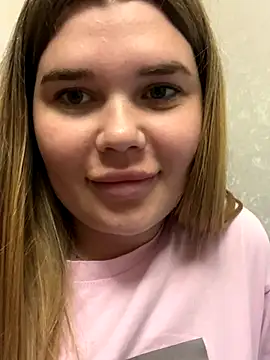 Snapshot of ella_zzz chatting on 09.08.25 ella zzz online show from 09.08.25