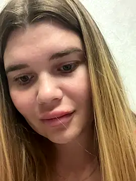 Snapshot of ella_zzz chatting on 09.30.25 ella zzz online show from 09.30.25