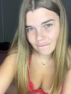 Snapshot of ella_zzz chatting on 10.05.25 ella zzz online show from 10.05.25