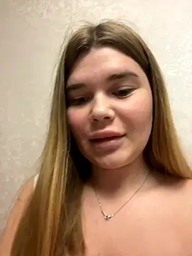 Snapshot of ella_zzz chatting on 10.15.25 ella zzz online show from 10.15.25