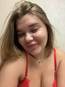 Snapshot of ella_zzz chatting on 10.16.25 ella zzz online show from 10.16.25