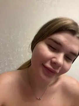 Snapshot of ella_zzz chatting on 10.25.25 ella zzz online show from 10.25.25