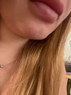 Snapshot of ella_zzz chatting on 11.14.25 ella zzz online show from 11.14.25