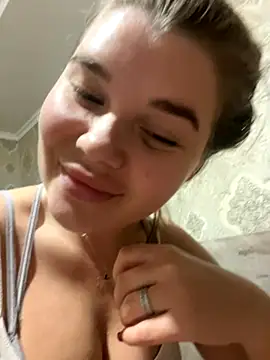 Snapshot of ella_zzz chatting on 11.15.25 ella zzz online show from 11.15.25